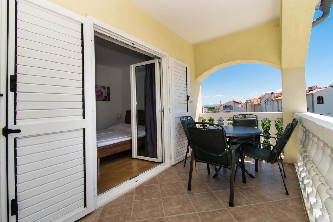 Apartments Kendes Водице Екстериор снимка