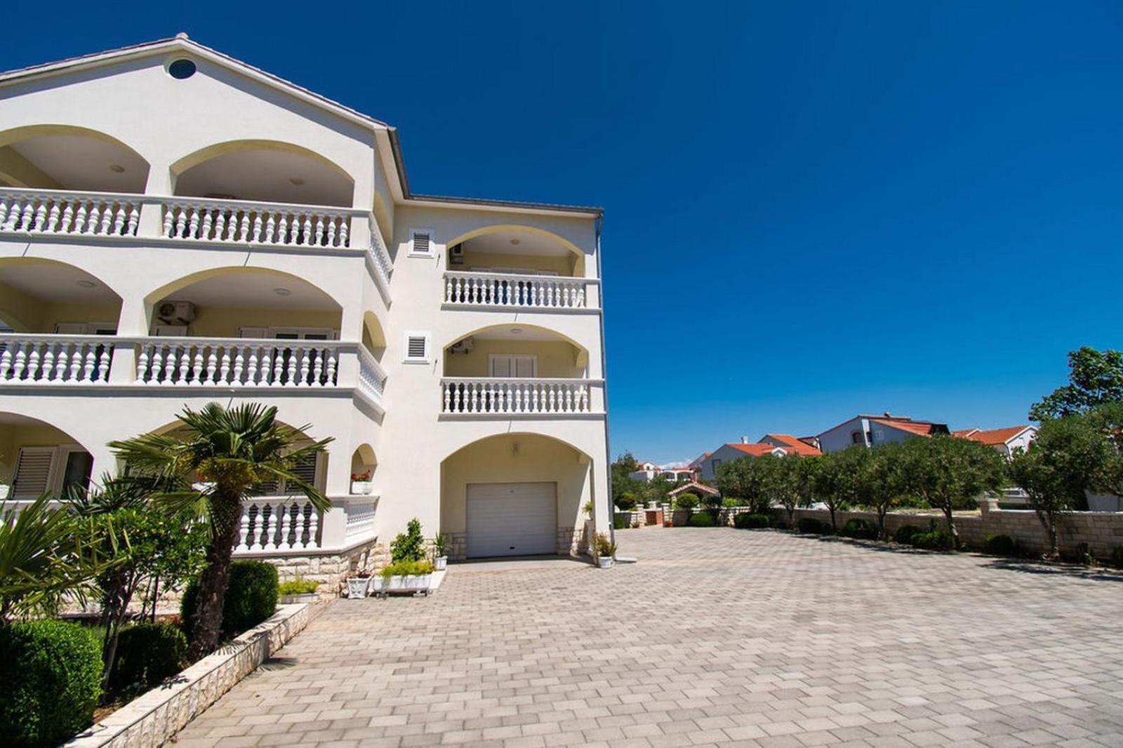 Apartments Kendes Водице Екстериор снимка