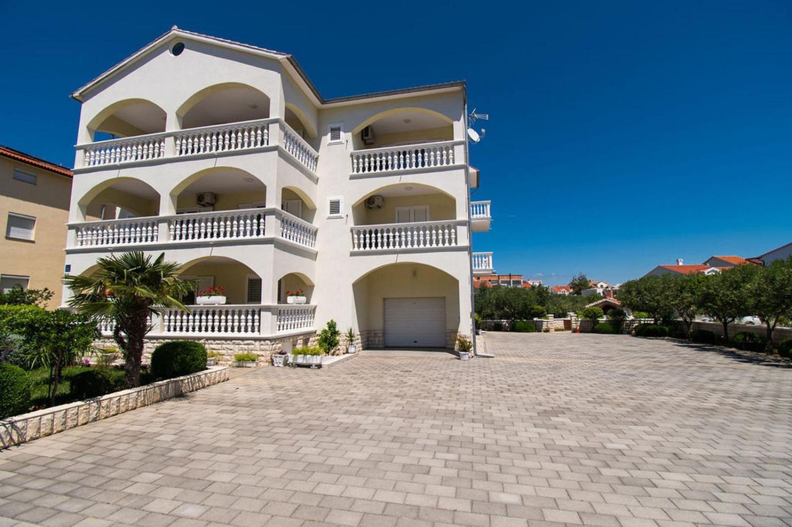 Apartments Kendes Водице Екстериор снимка
