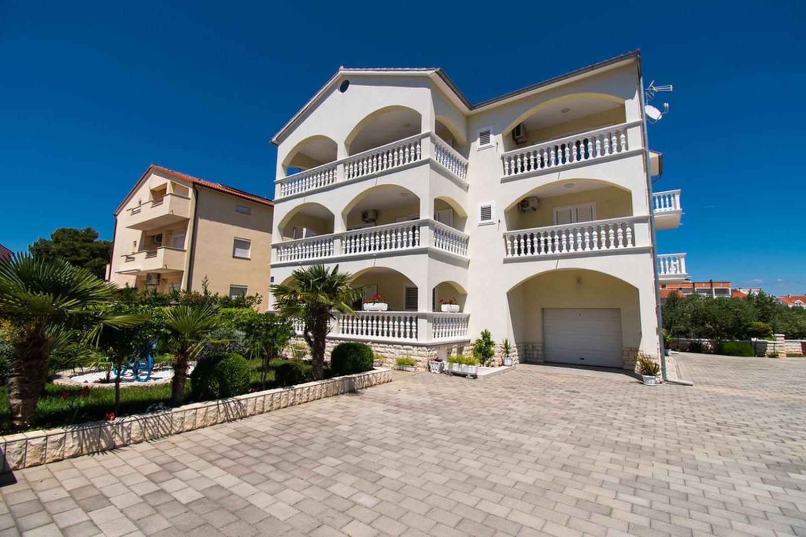 Apartments Kendes Водице Екстериор снимка