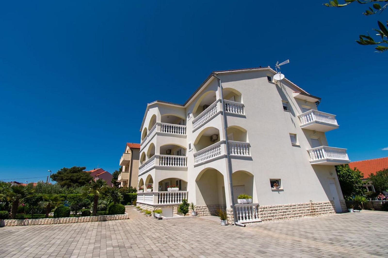 Apartments Kendes Водице Екстериор снимка