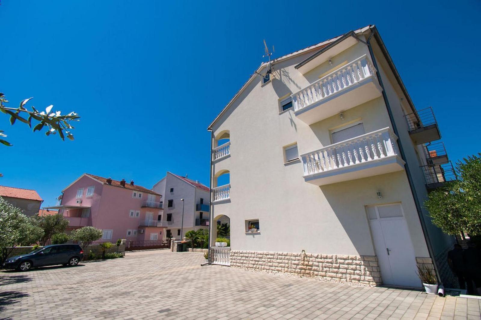 Apartments Kendes Водице Екстериор снимка