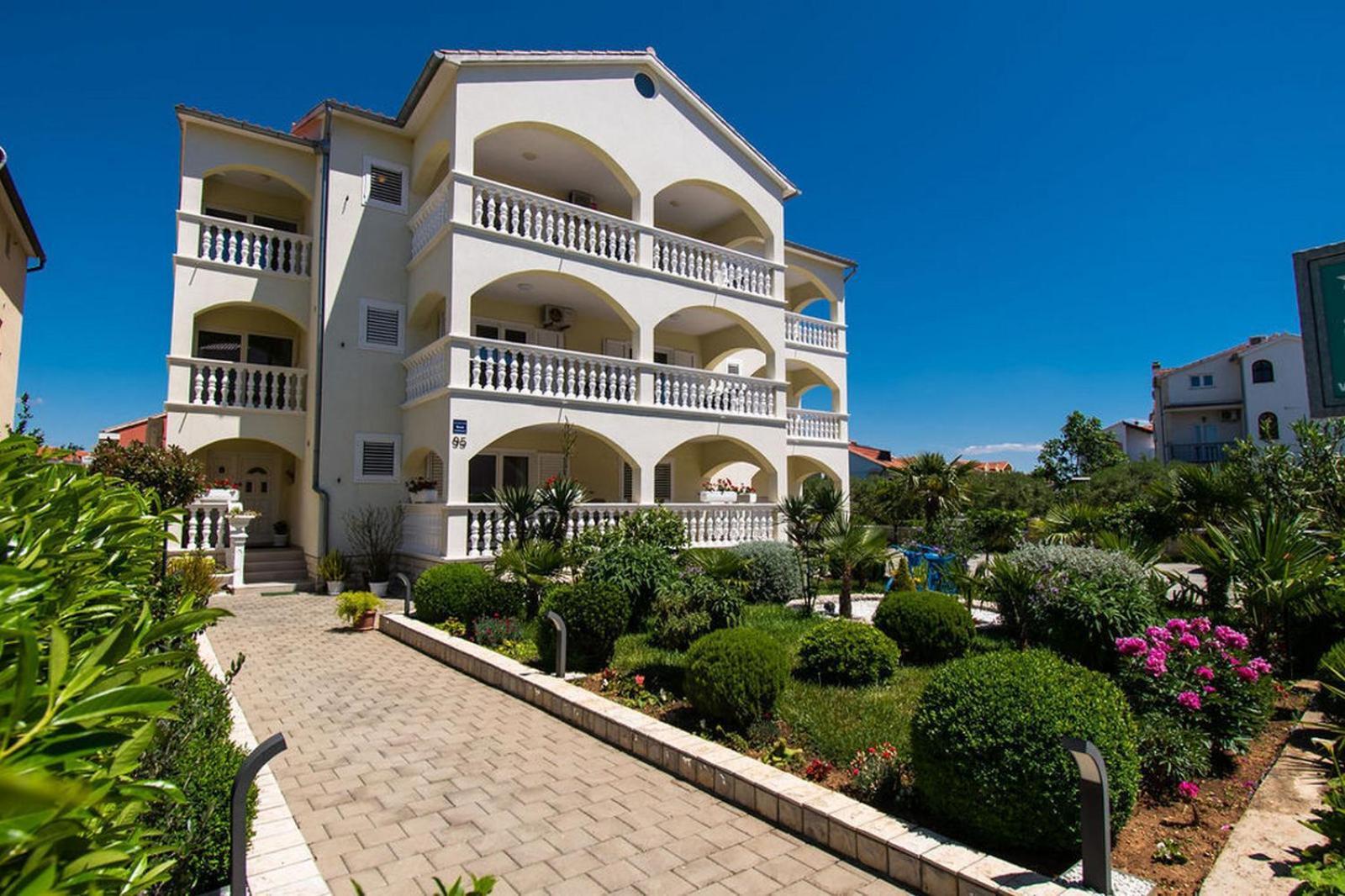 Apartments Kendes Водице Екстериор снимка